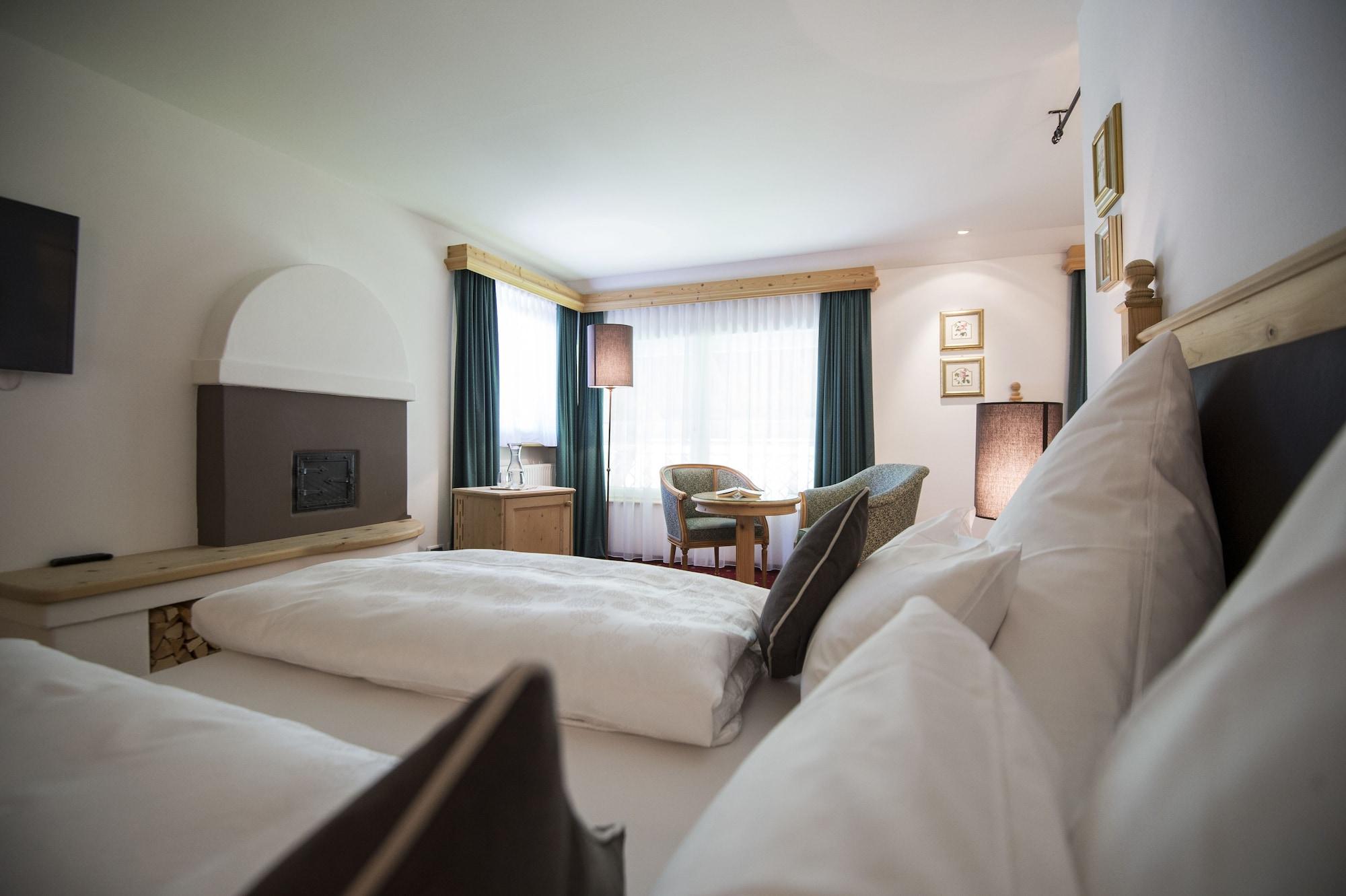 Hotel Acadia - Adults Mountain Home เซลวาดีวัลการ์เดนา ภายนอก รูปภาพ