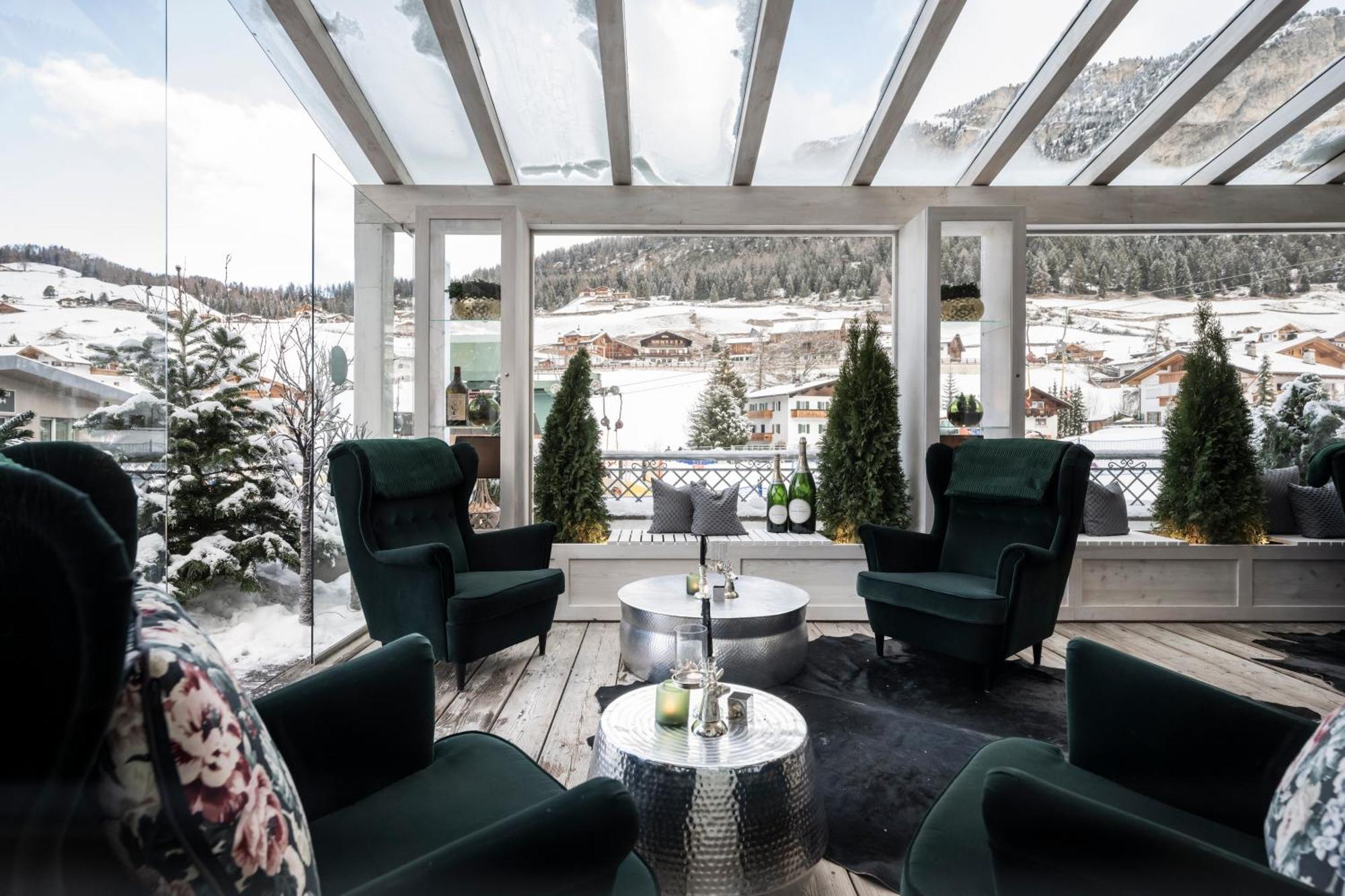 Hotel Acadia - Adults Mountain Home เซลวาดีวัลการ์เดนา ภายนอก รูปภาพ
