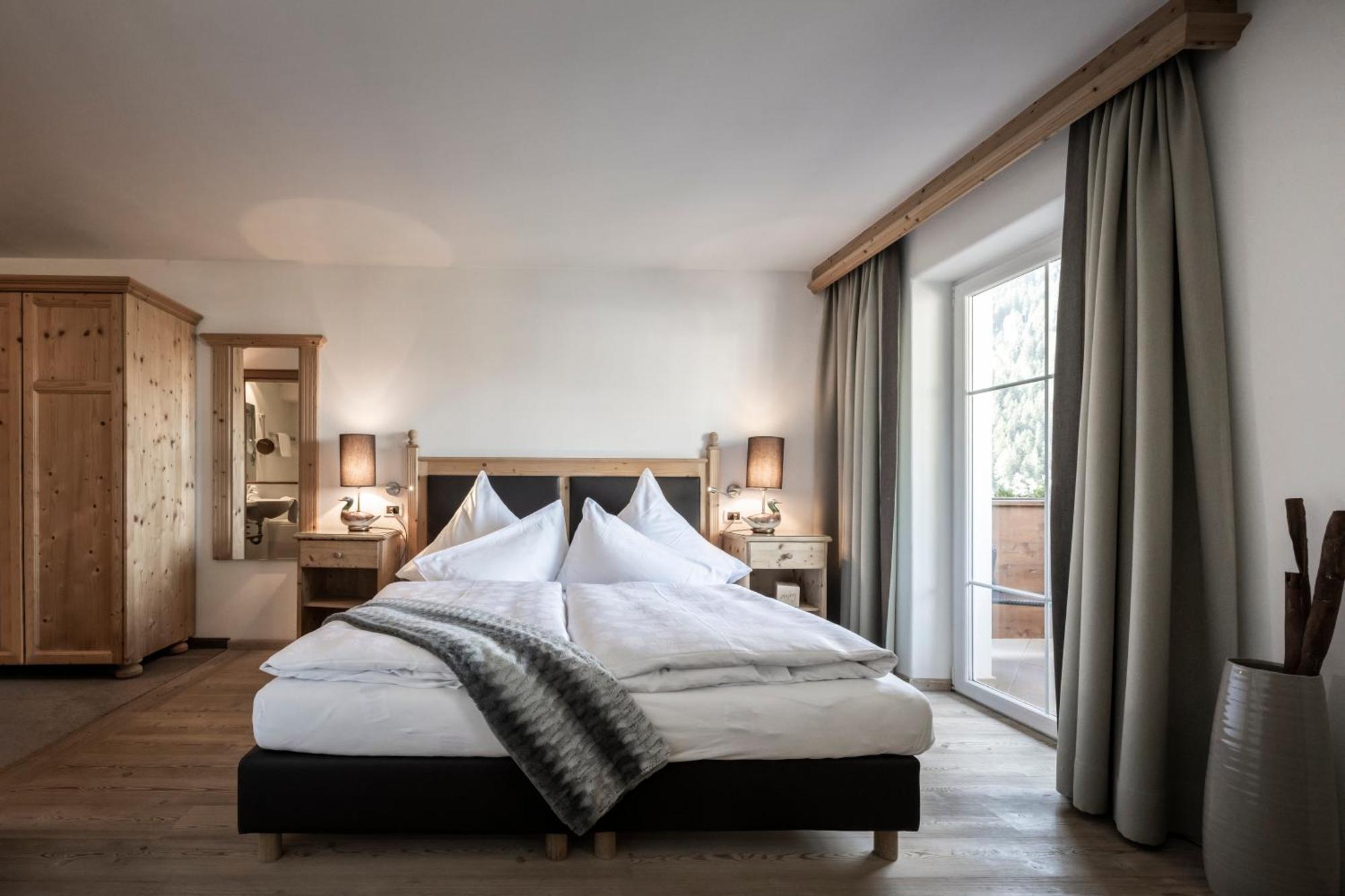 Hotel Acadia - Adults Mountain Home เซลวาดีวัลการ์เดนา ภายนอก รูปภาพ