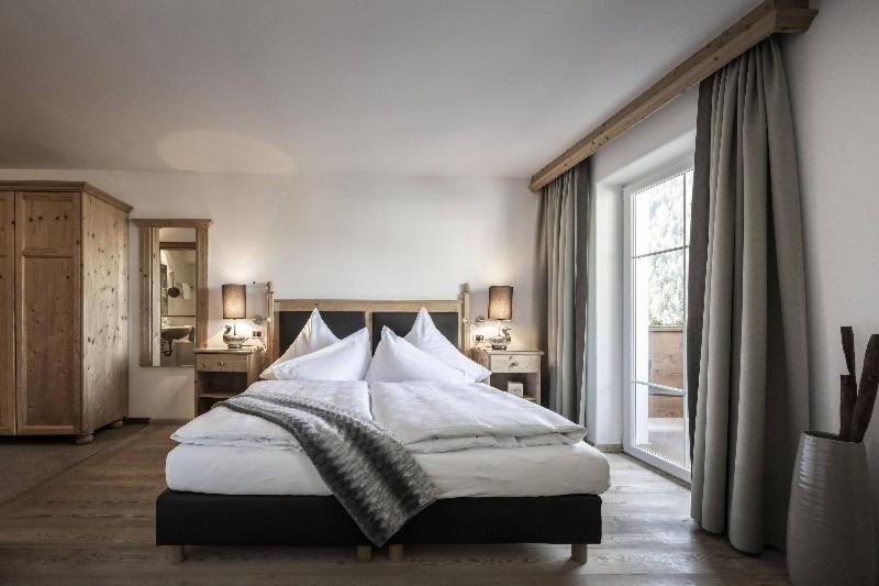 Hotel Acadia - Adults Mountain Home เซลวาดีวัลการ์เดนา ภายนอก รูปภาพ