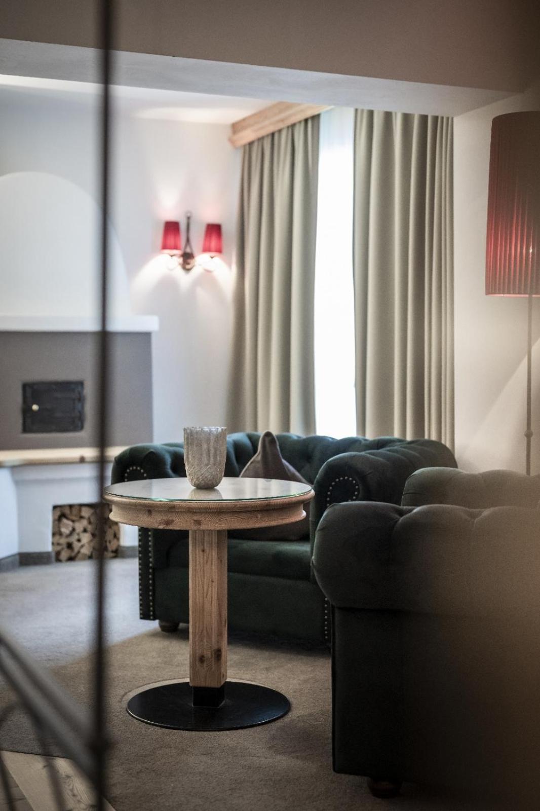 Hotel Acadia - Adults Mountain Home เซลวาดีวัลการ์เดนา ภายนอก รูปภาพ