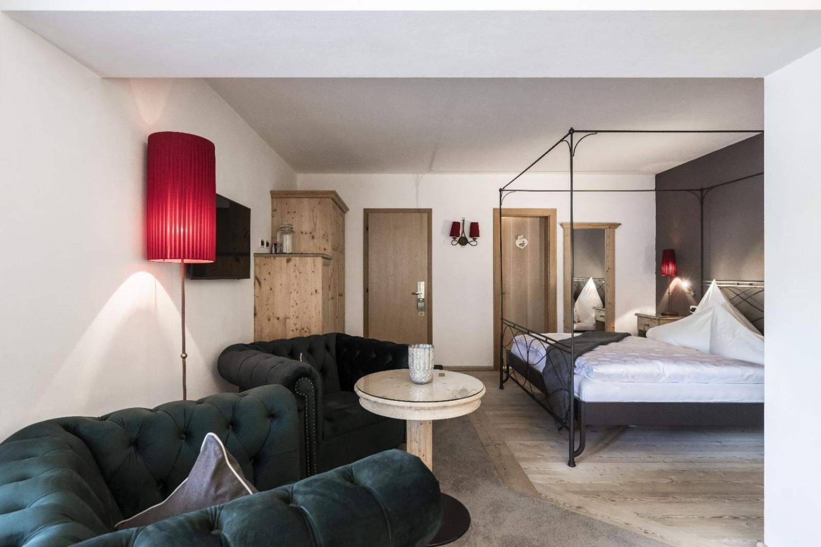 Hotel Acadia - Adults Mountain Home เซลวาดีวัลการ์เดนา ภายนอก รูปภาพ